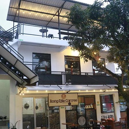 Bu Sepuh GuestHouse Sangkanurip Extérieur photo